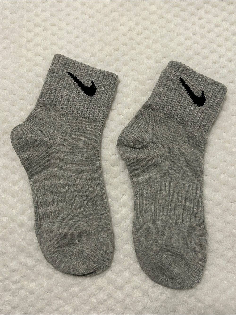 NWOT Nike Unisex Grey Quarter Socks - 1 Pair, Small 4-6